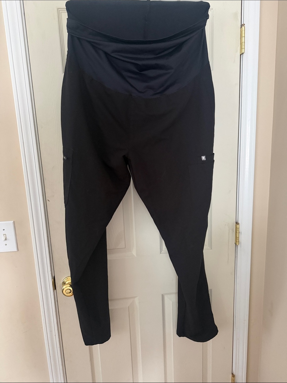Figs Women's Black Scrub Pants with Side Pockets